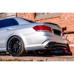 Накладка сплиттер на задний бампер на Mercedes E W212 E63 AMG Sedan рестайл
